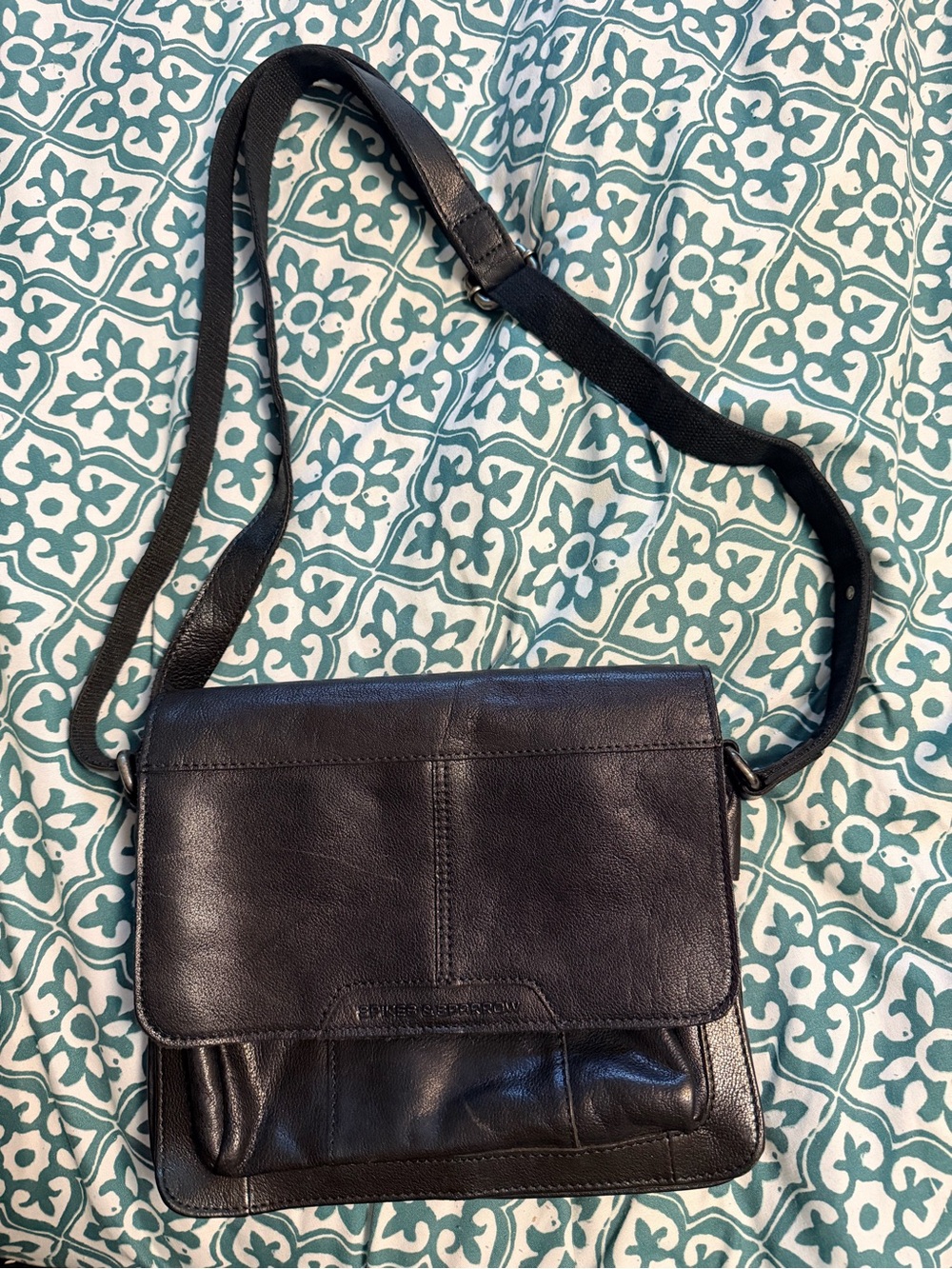 Spikes & Sparrow crossbody shoulder bag features genuine leather - Picture 7 of 7
